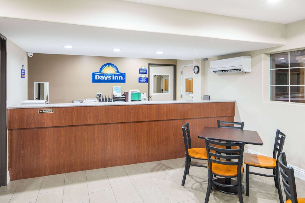 Days Inn By Wyndham El Centro 10/38