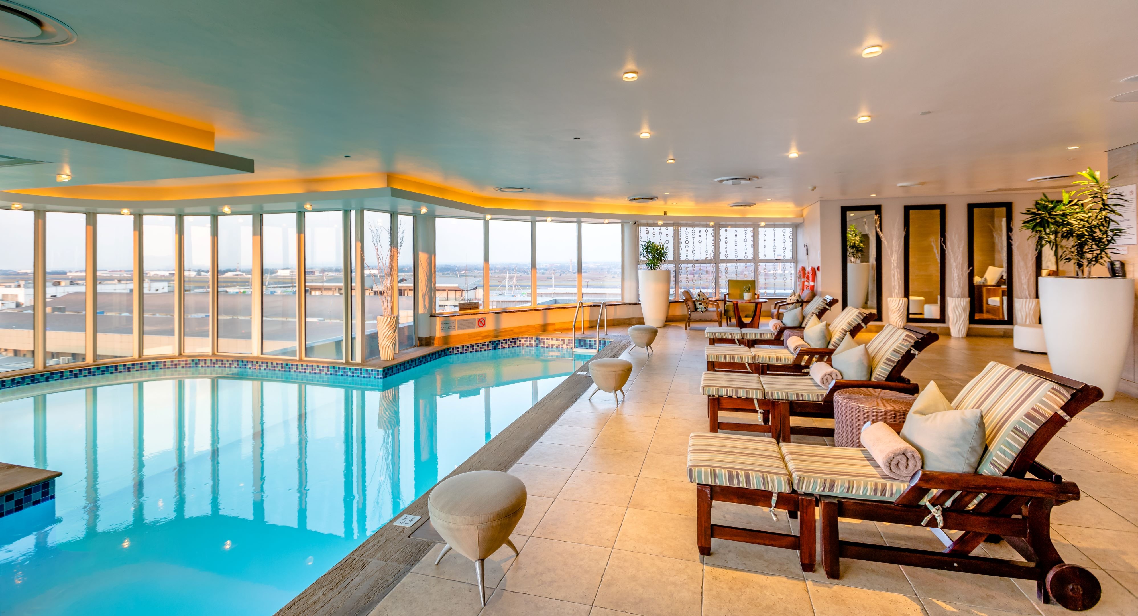 Intercontinental Johannesburg O R Tambo Airport 16/45
