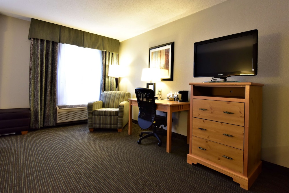 Hampton Inn & Suites by Hilton Petoskey 50/75