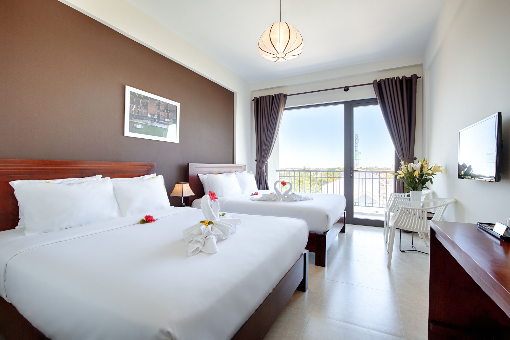 suite, balcony