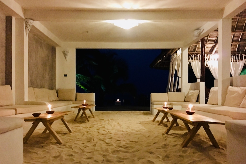 White Dream Lodge & Restaurant 22/49