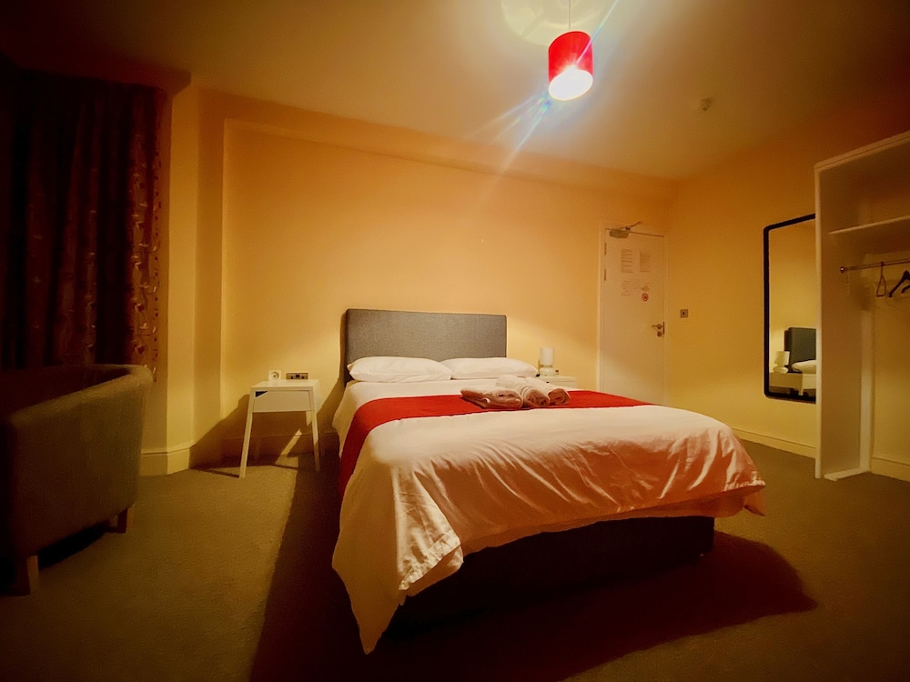 Station Hotel 16/23