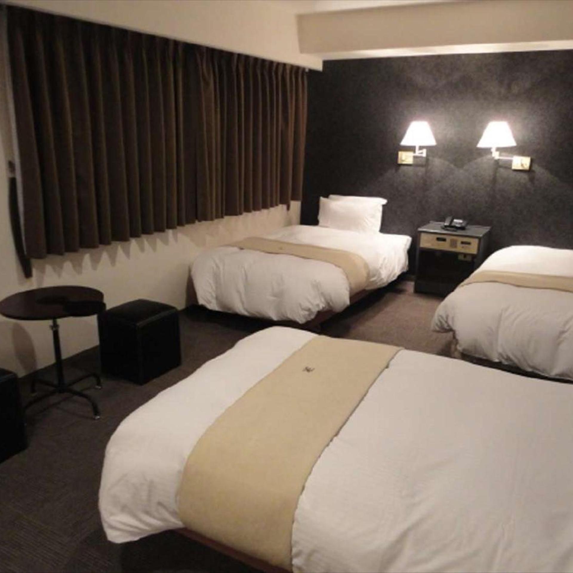 ROOM, TRIPLE