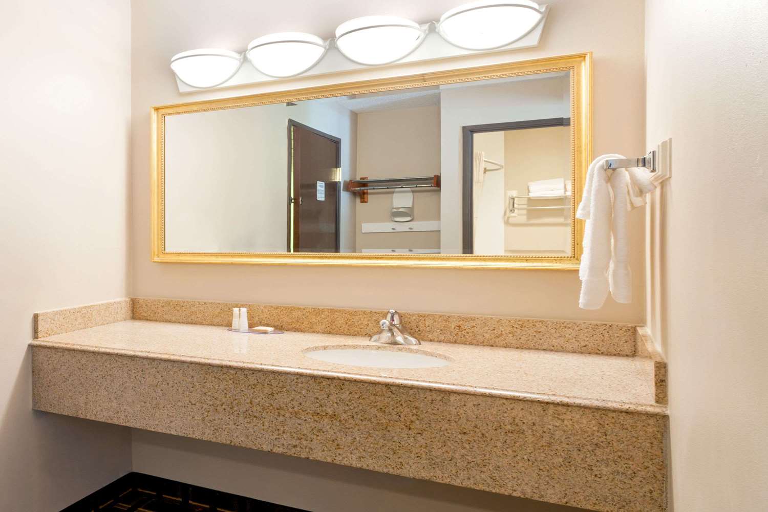 Baymont by Wyndham Memphis East 21/21