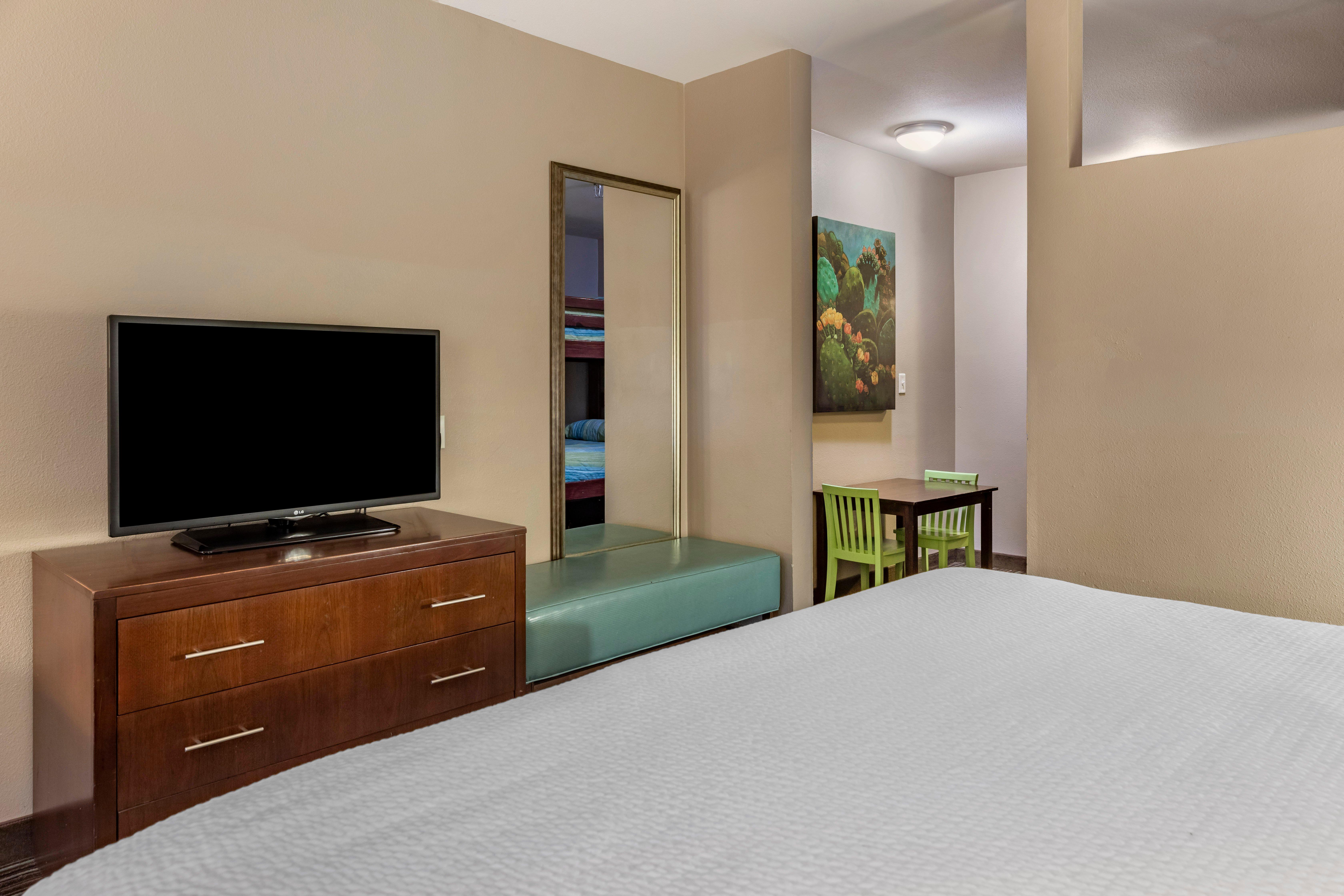 Suite, King Bed, Holiday Inn Express Hotel & Suites Indio - Coachella Valley 2/4