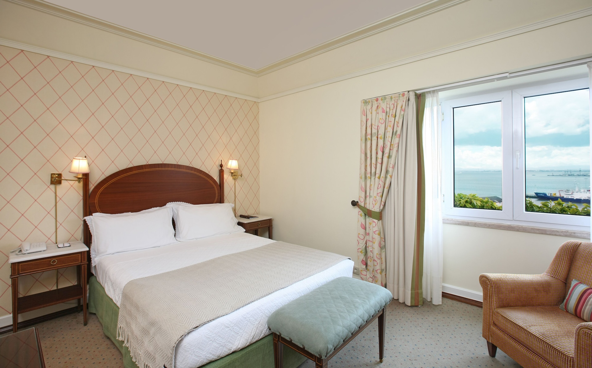 CLASSIC, DOUBLE OR TWIN BED