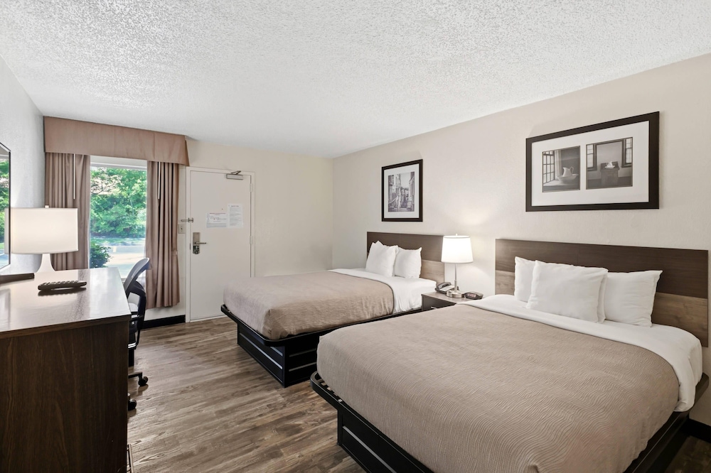 Efficiency, 2 Double Beds