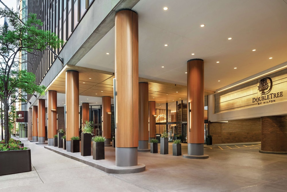 Hilton Grand Vacations Club Chicago Magnificent Mile 8/37