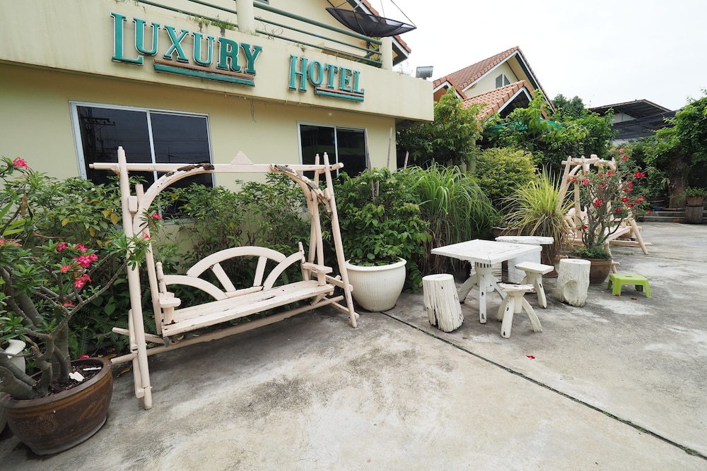 Luxury Hotel 25/33
