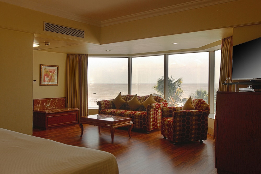 Ramada Plaza Palm Grove 42/54