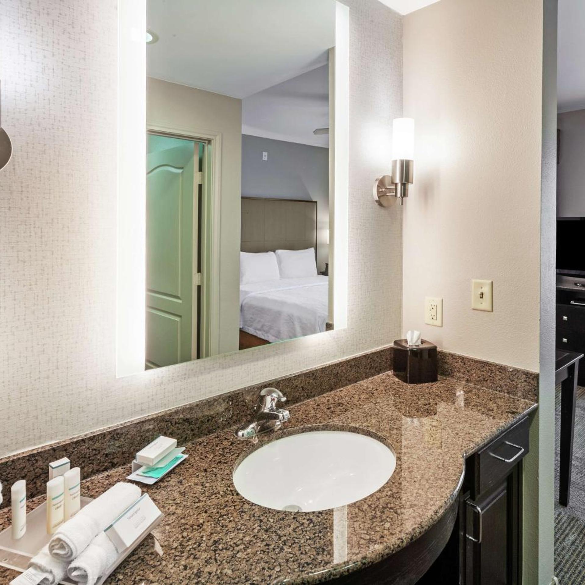 1 BEDROOM, SUITE, KING BED, JETTED TUB