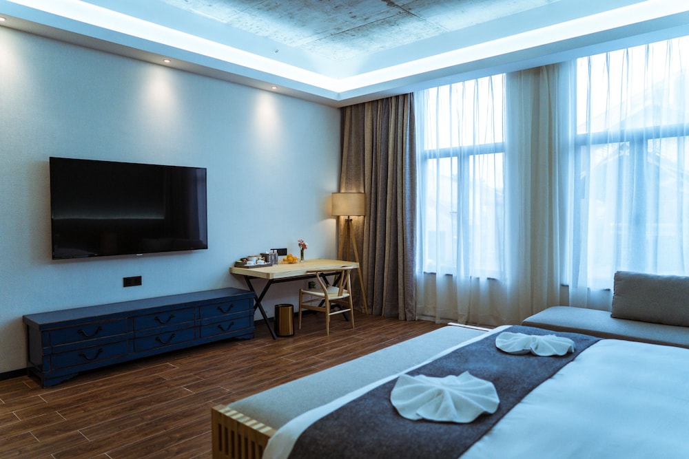 PREMIER, KING BED