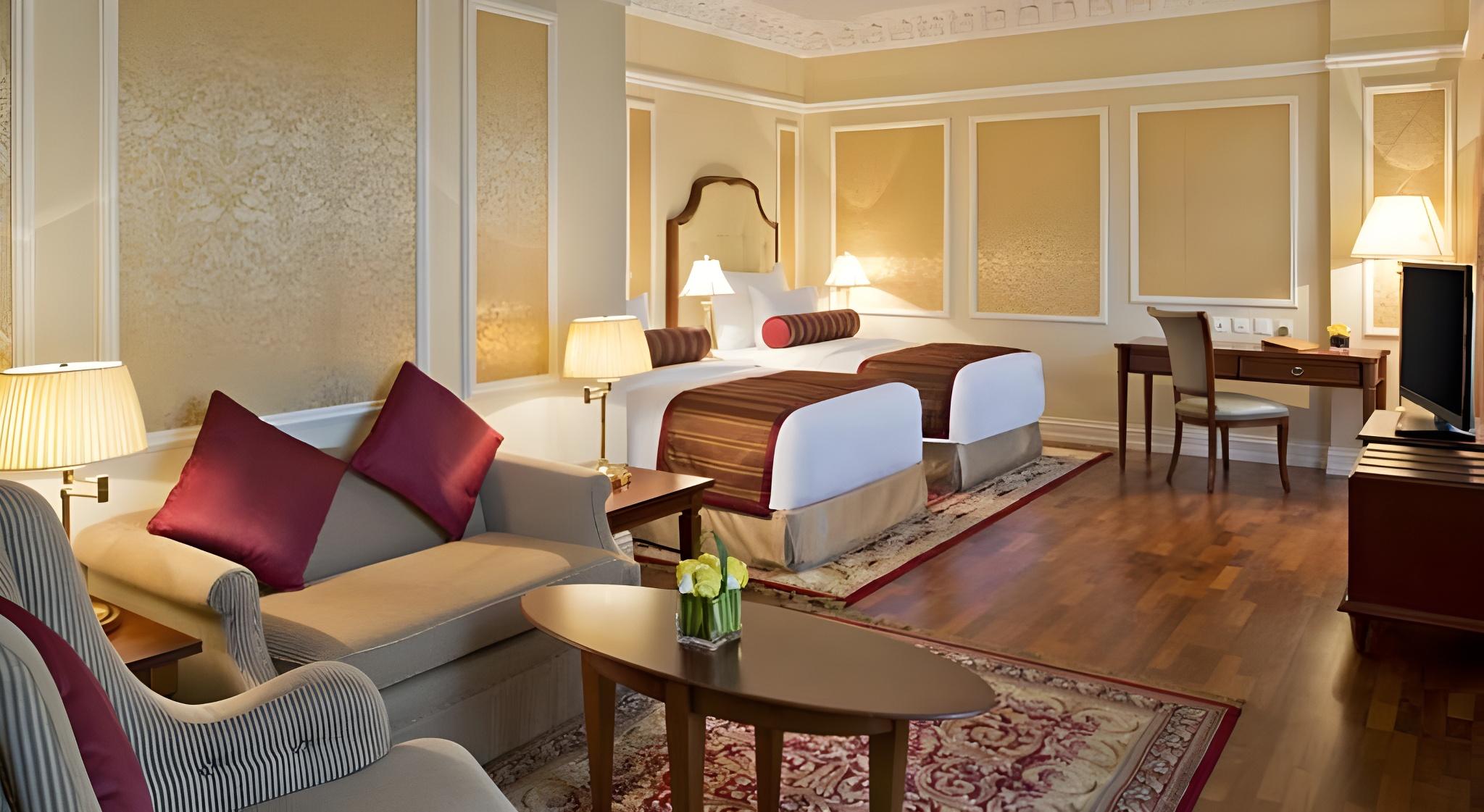 EXECUTIVE ROOM