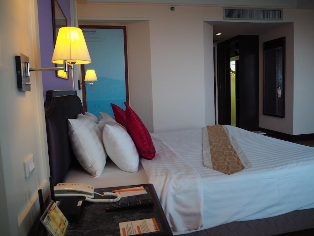Charoenthani Khonkaen Hotel 26/56