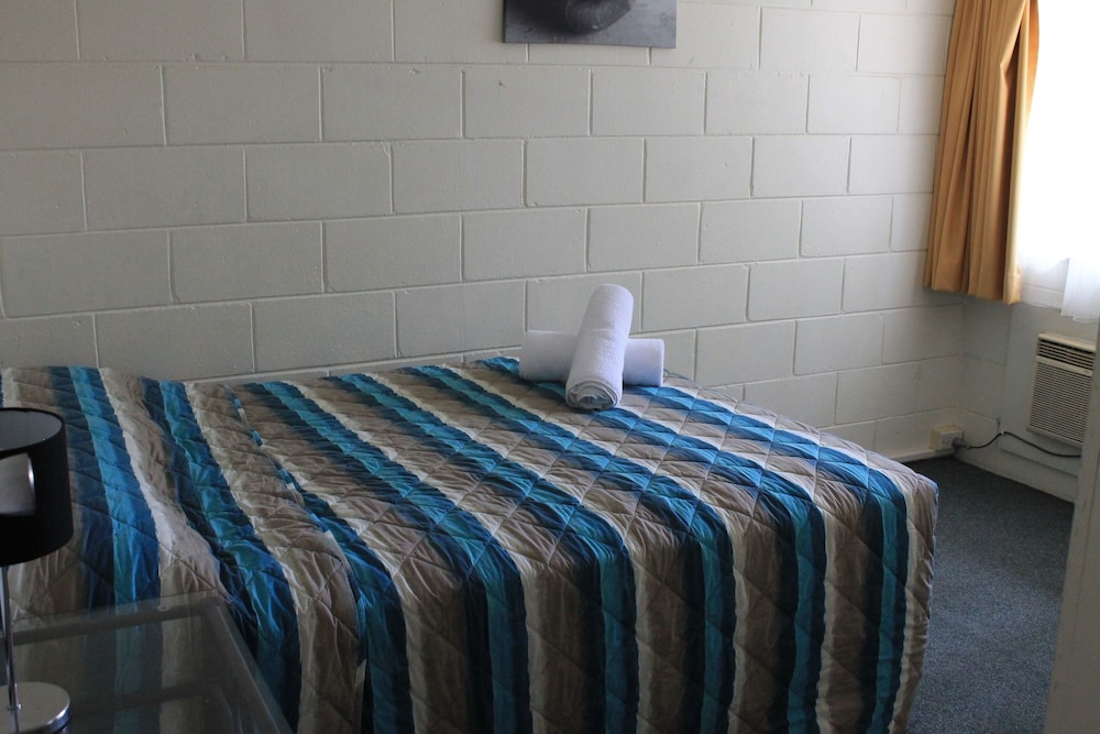 Oasis Inn Apartments 5/60