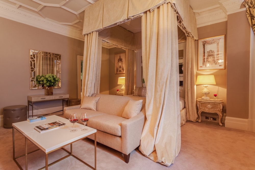 No 11 Cadogan Gardens Hotel 45/82
