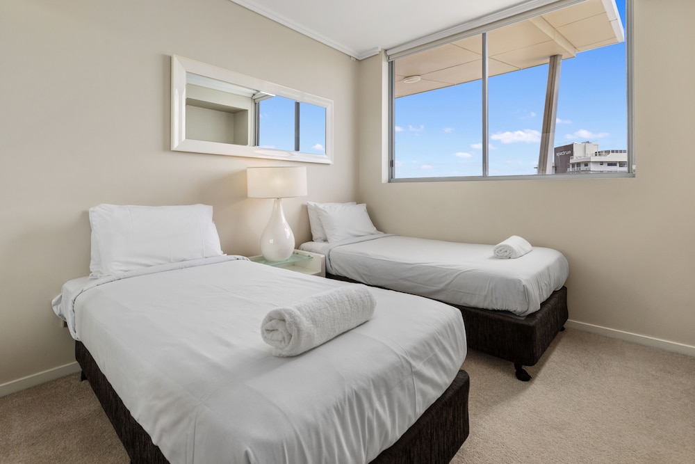 3 Bedrooms, Sub Penthouse, 1 King and 2 Queen Beds, 2 Bathrooms
