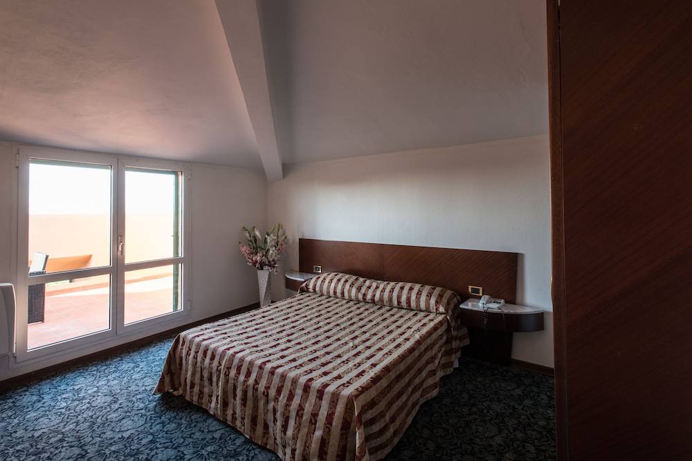 Hotel Centrale 4/27