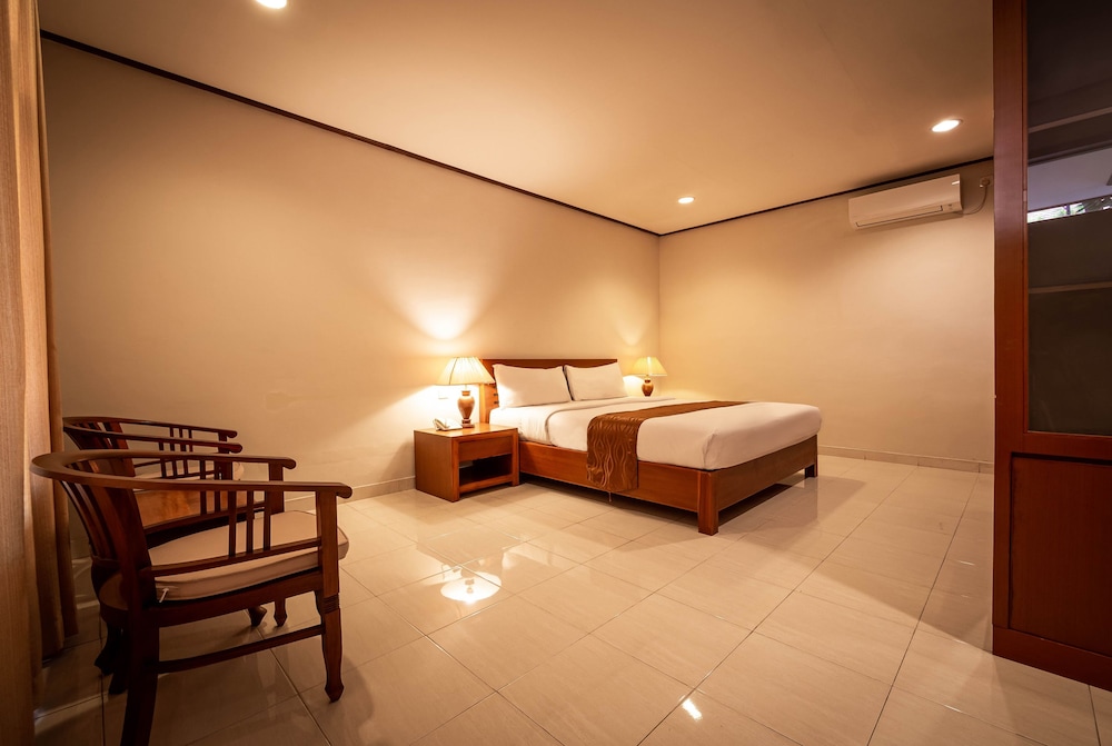 YULIA BEACH INN 45/67