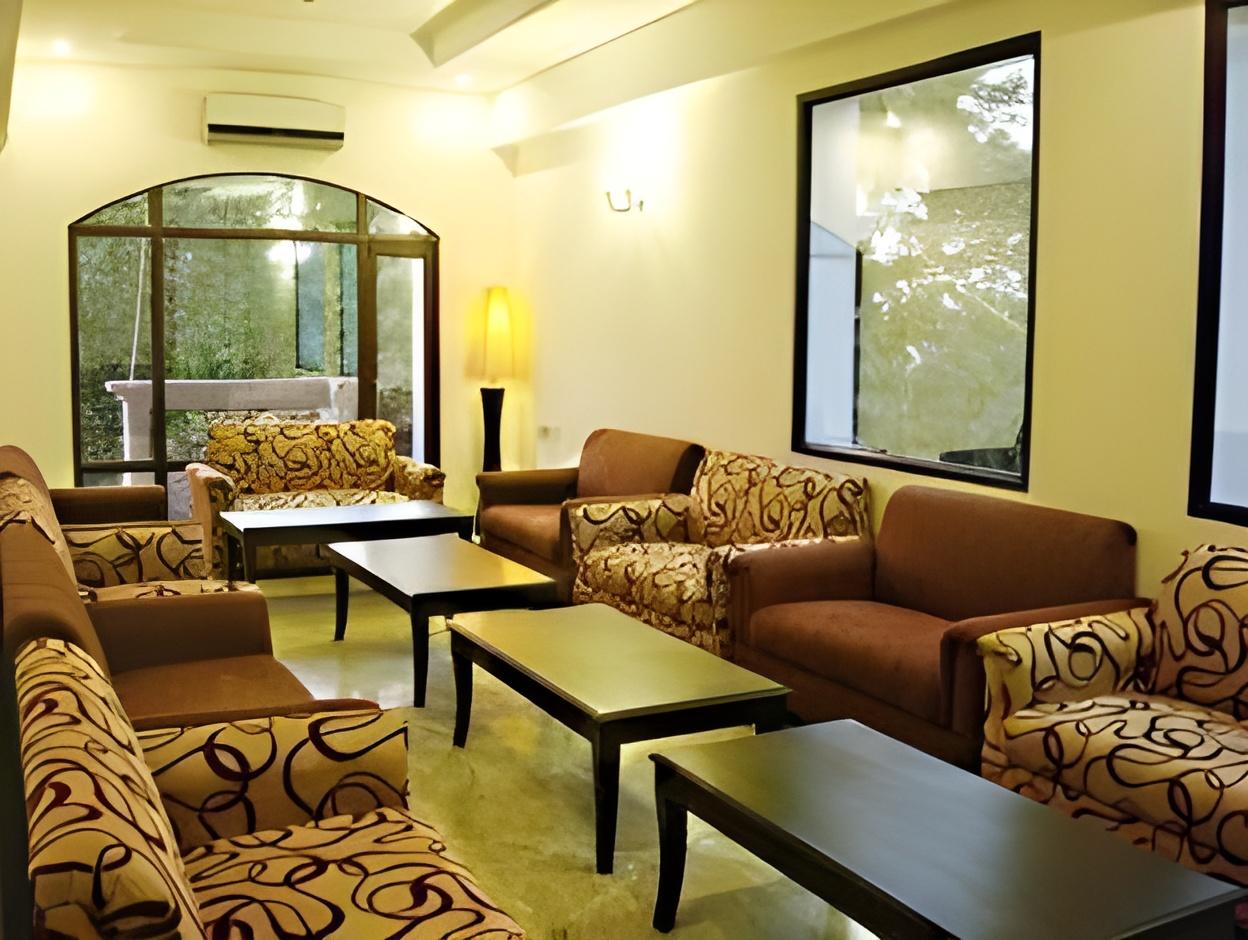 HOTEL 42 19/25