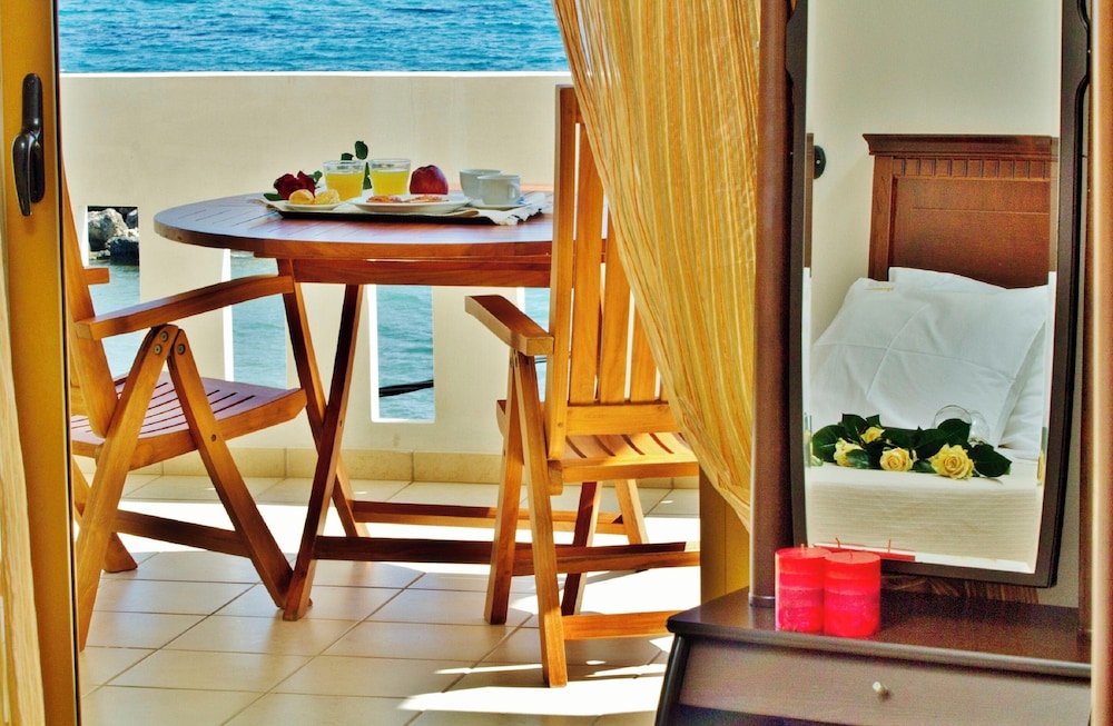 Aphrodite Beach hotel 24/50