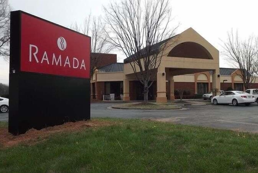 Comfort Inn & Suites Gainesville, GA 50/60