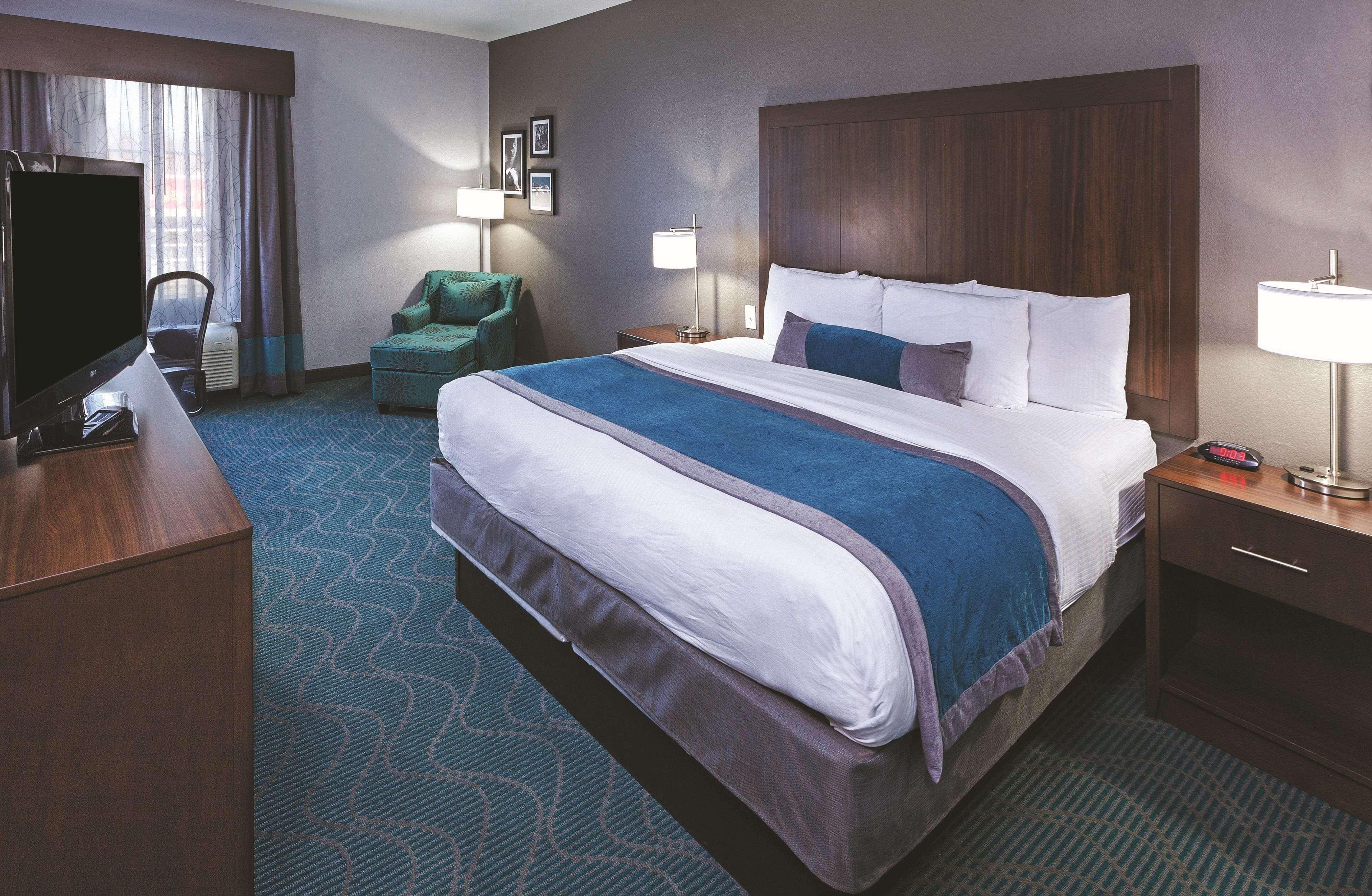 غرفة ديلوكس بسرير مزدوج، La Quinta Inn & Suites by Wyndham Fort Worth Arlington West 3/4