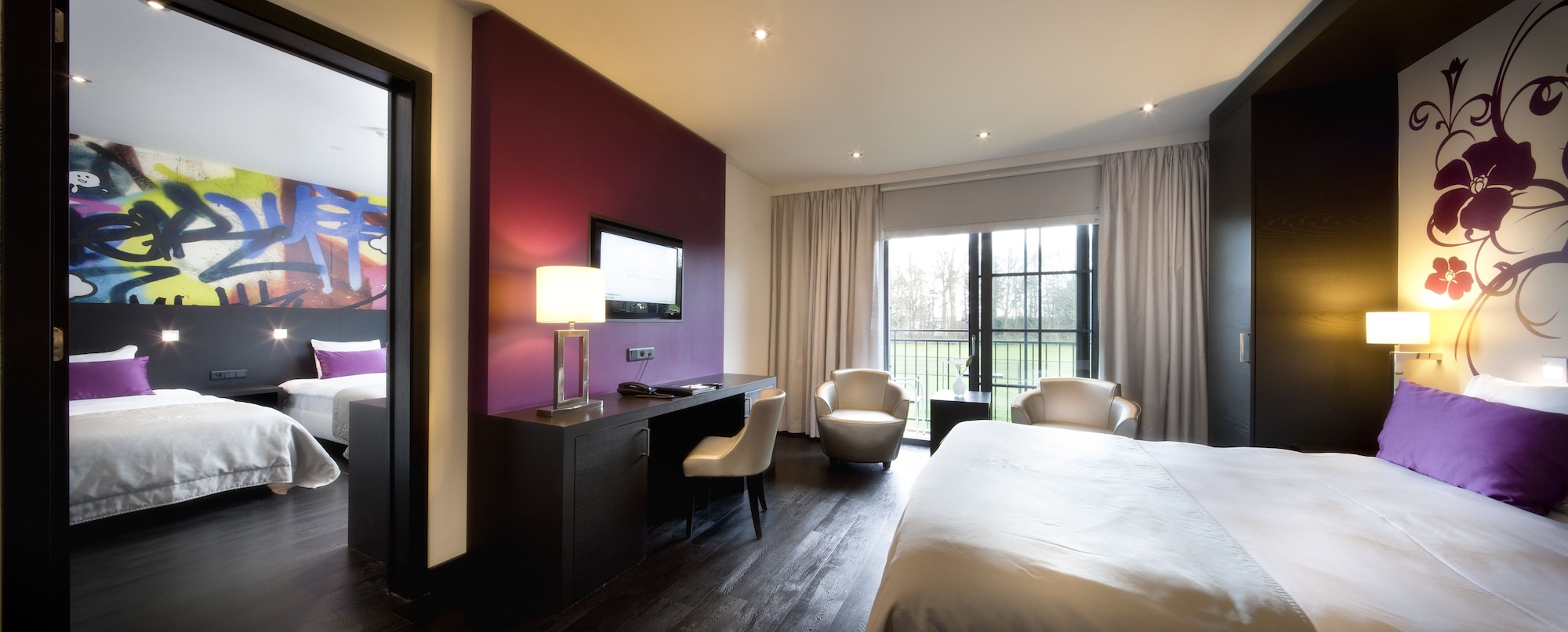 غرفة عائلية بسرير كينج وسريرين منفصلين