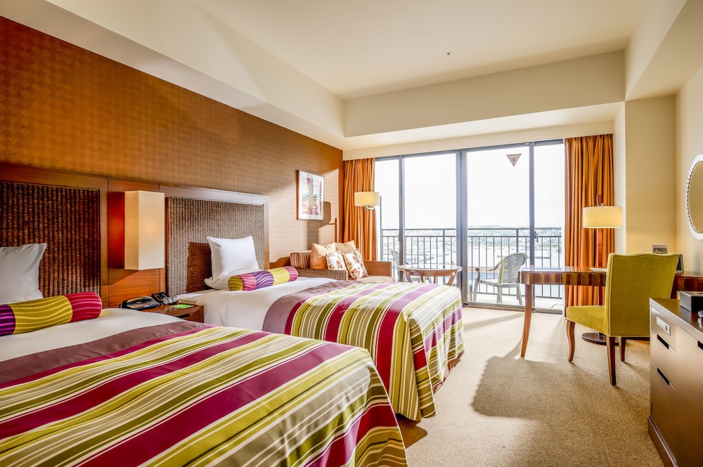 Ocean, Club, Premium, Twin Beds, Lounge Access, Large