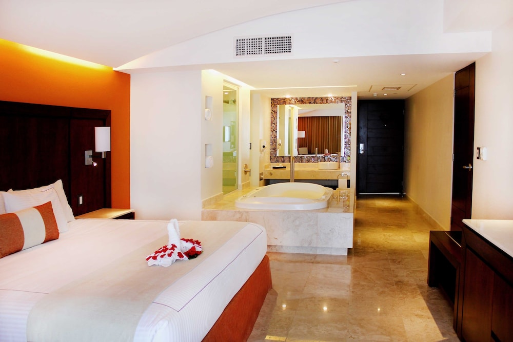 Hotel Azul Ixtapa Grand Resort Spa and Convention Center 10/51