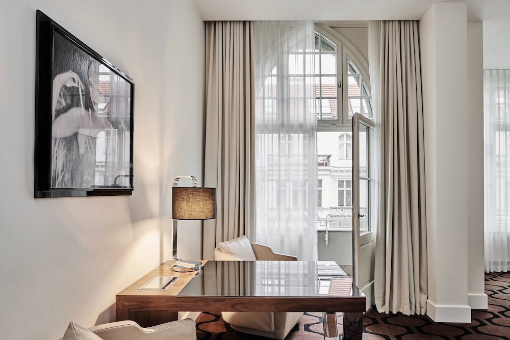 Roomers Berlin, Autograph Collection 25/42