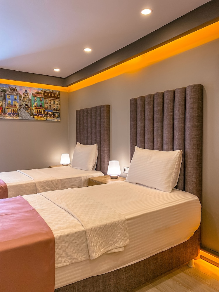 Lopera Deluxe Hotel 13/41