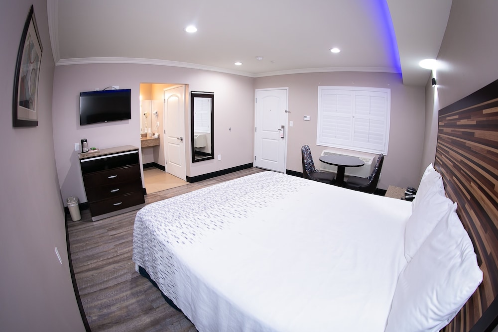 Diamond Bell Inn And Suites 16/54