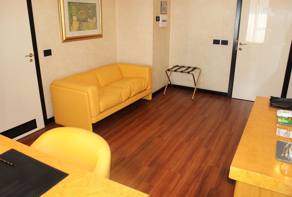 HOTEL DE LA VILLE AVELLINO 32/50