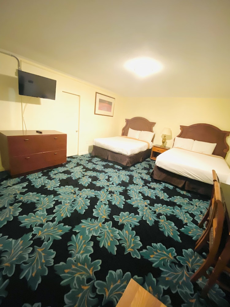 Sunset Inn 3/55