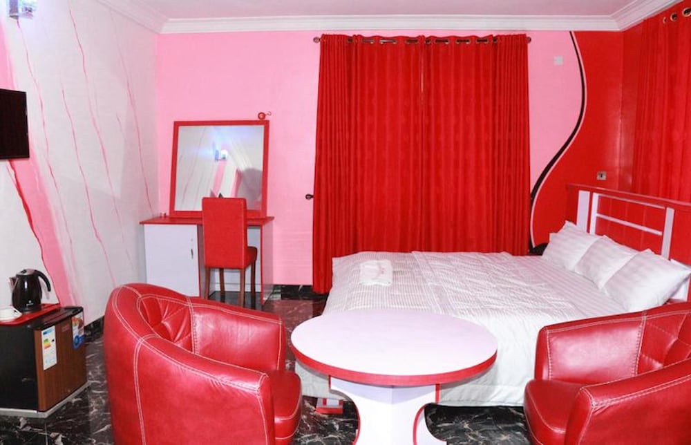 Resdon Hotel And Suites 10/15