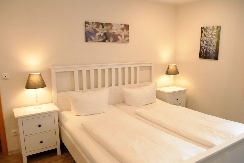 Big, Queen Bed