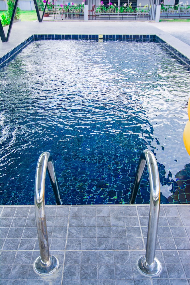 OYO 533 Runya Poolvilla 38/50