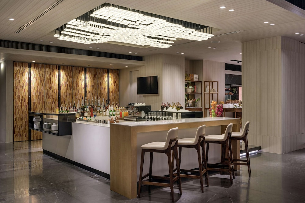 Doubletree By Hilton Bangkok Ploenchit As Formerly Majestic Grande Sukhumvit 44/51