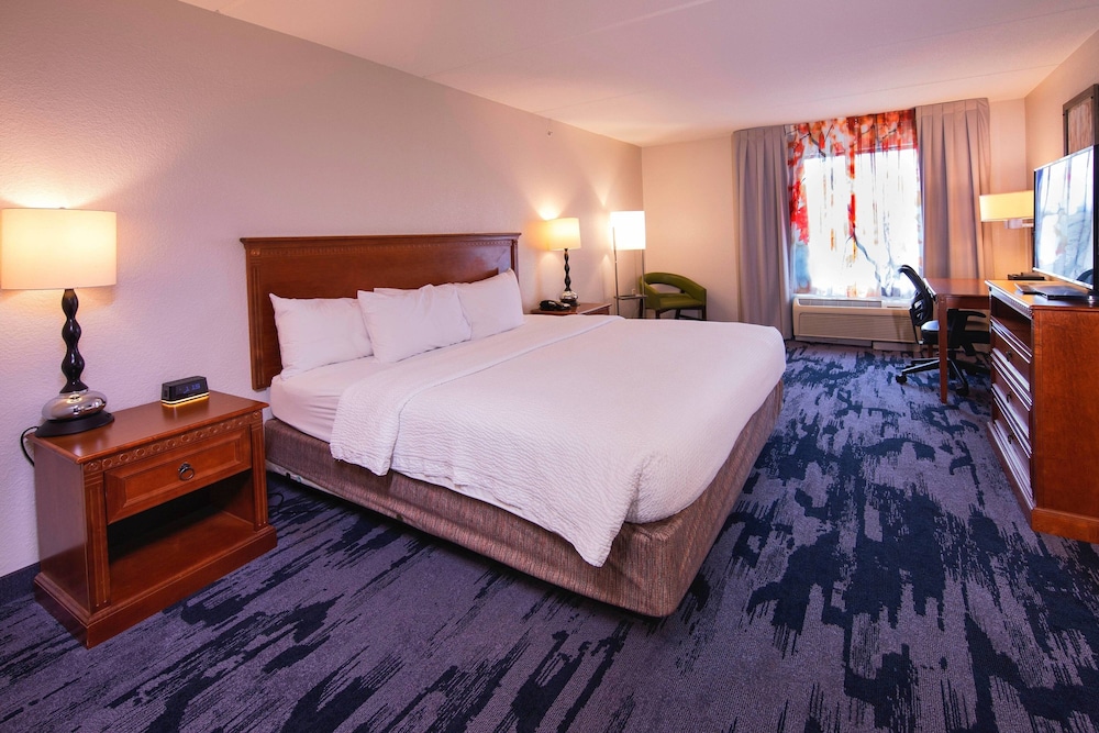 Room at Fairfield Inn Suites Valdosta, VALDOSTA - GA