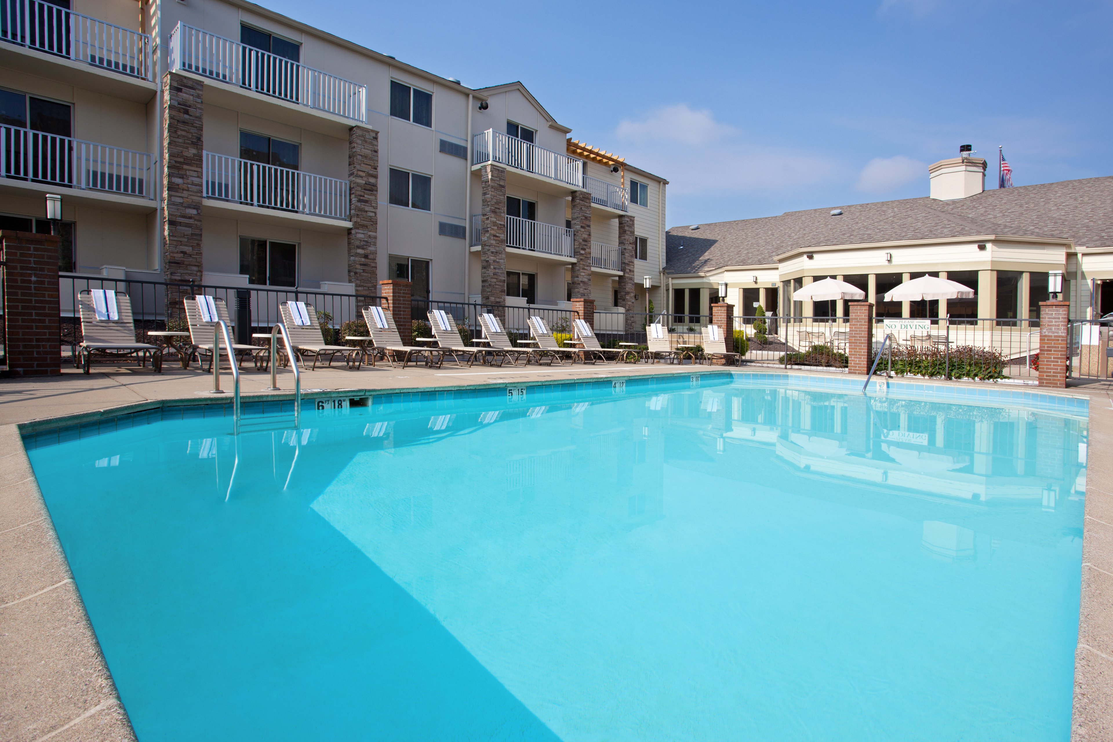 Holiday Inn Express Hotel And Suites Pittsburgh Airport 5/64