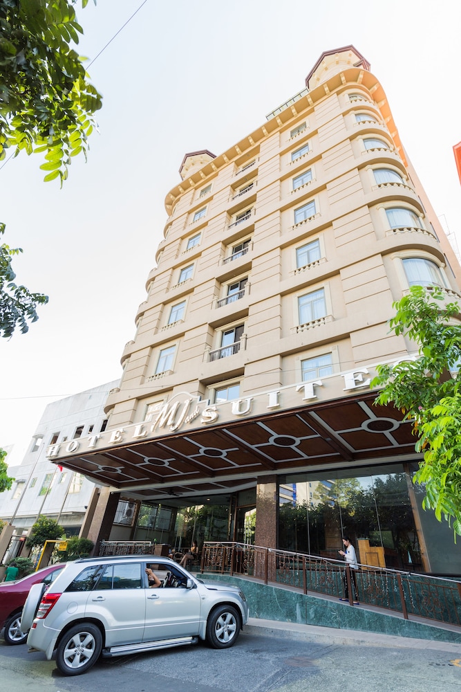 Mj Hotel and Suites 27/35