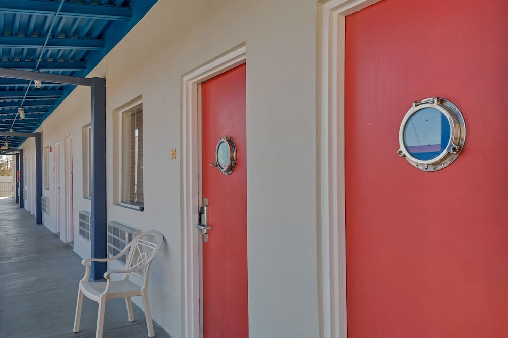 Sea And Breeze Hotel And Condo 31/49