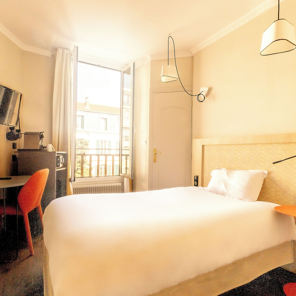 ROOM, SINGLE