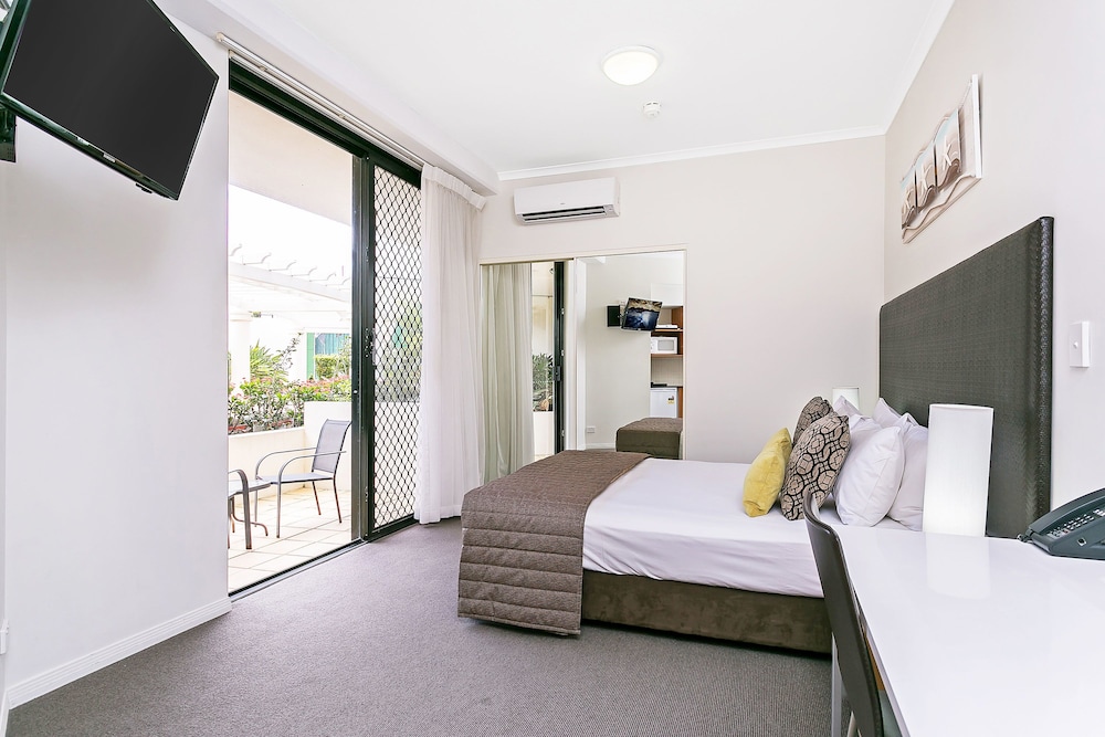 Mantra Coolangatta Beach 21/63