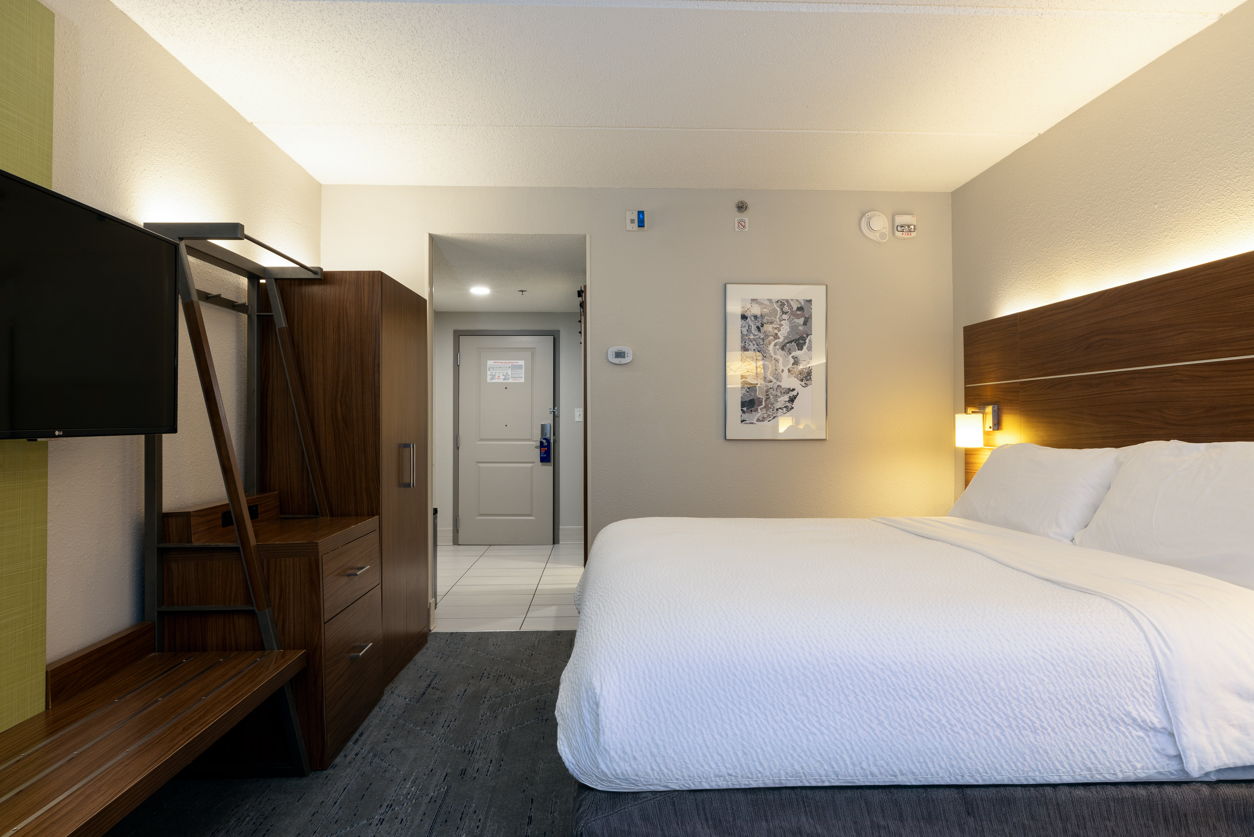 Holiday Inn Express Charleston US Hwy 17 & I-526 11/77
