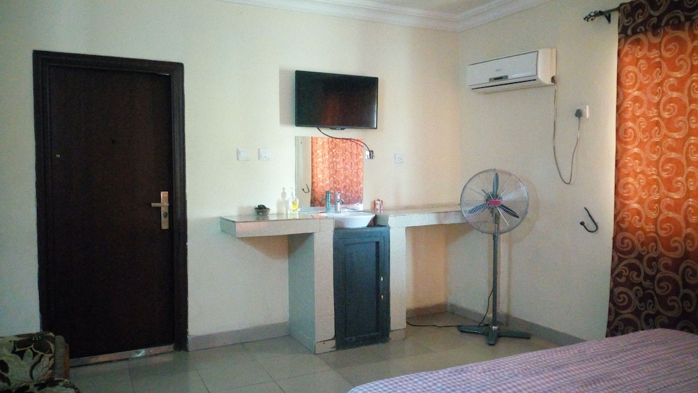 Abal Hall And Hotels 13/18