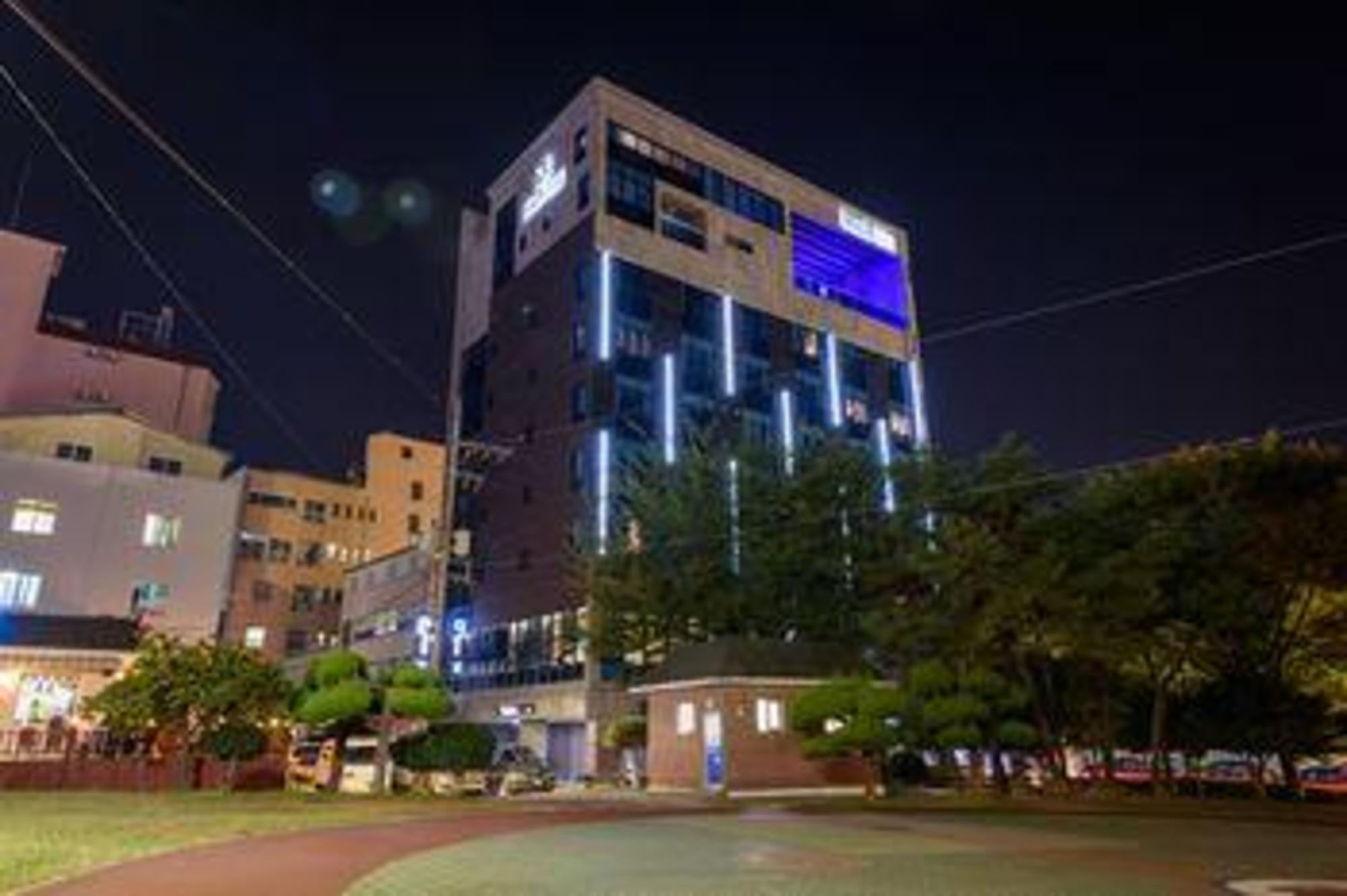 R&B Business Hotel 8/42