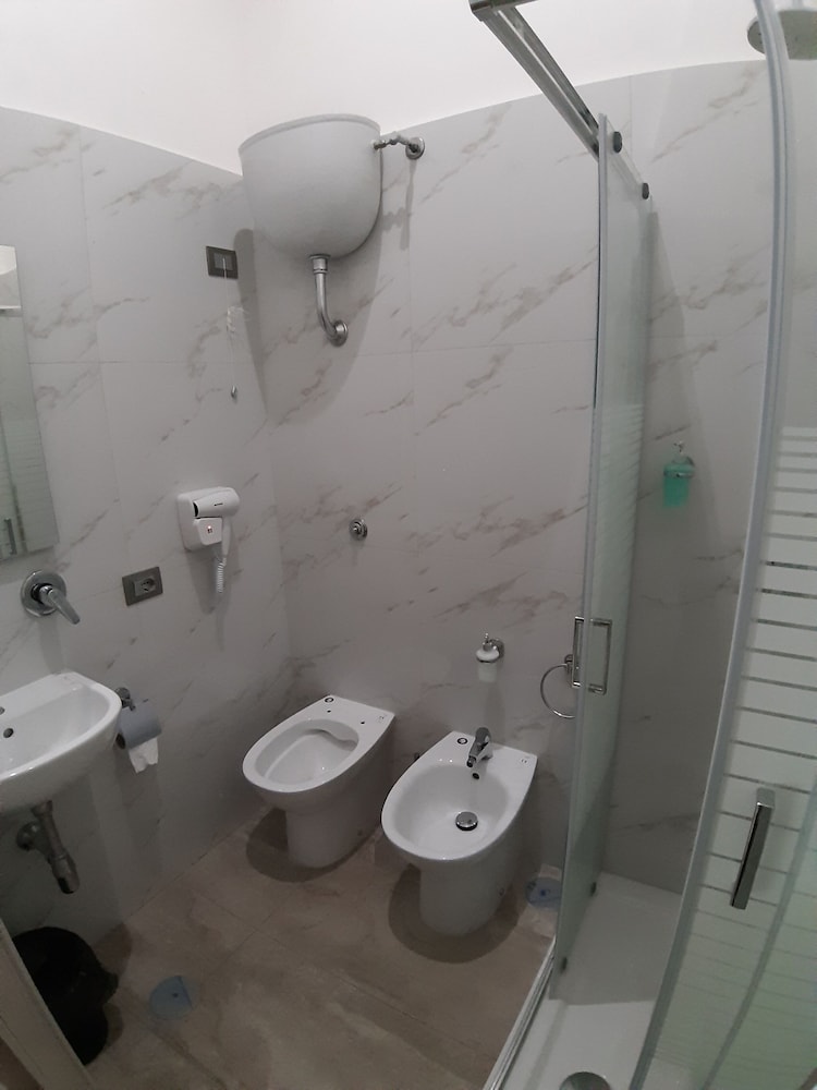 Viola Hotel 8/34