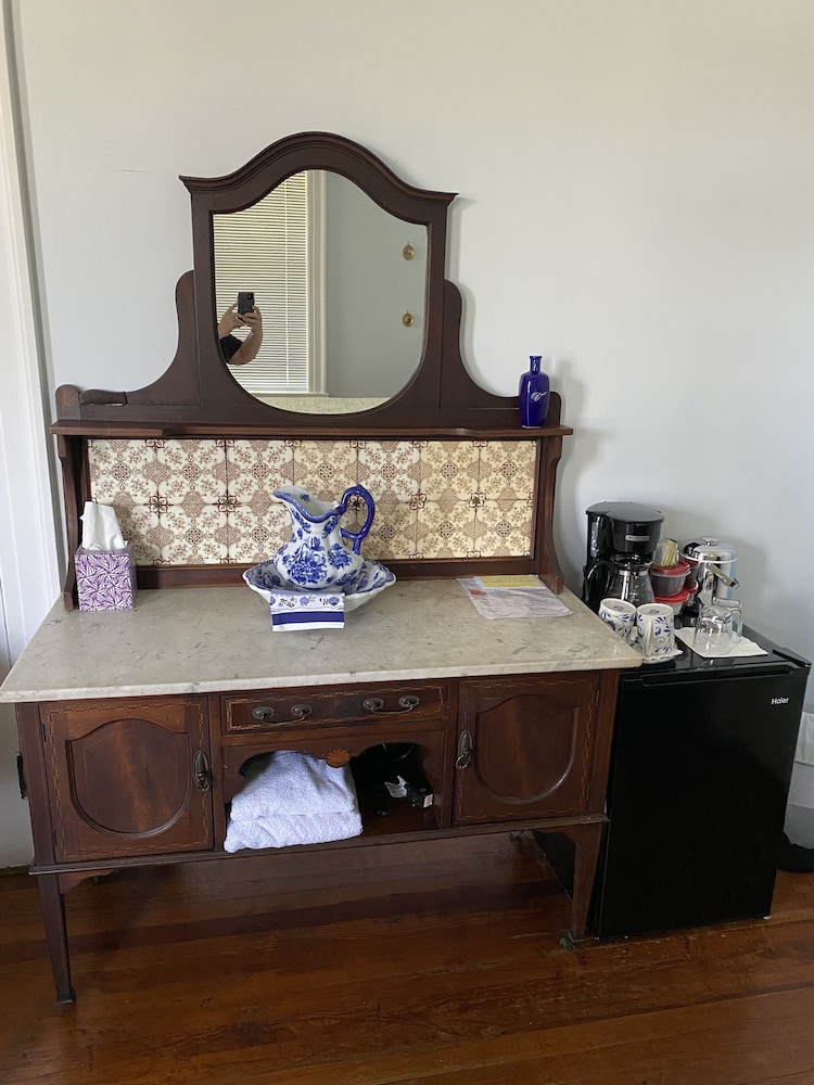 1912 Bed and Breakfast 8/59